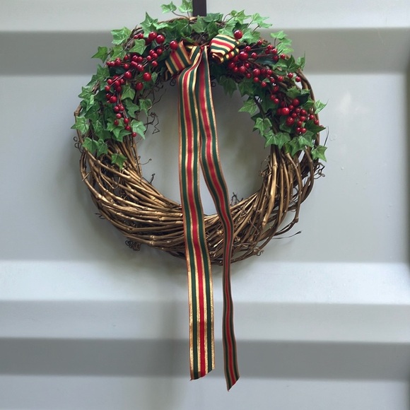 Festive Green and Red Holiday Wreath - Picture 2 of 10